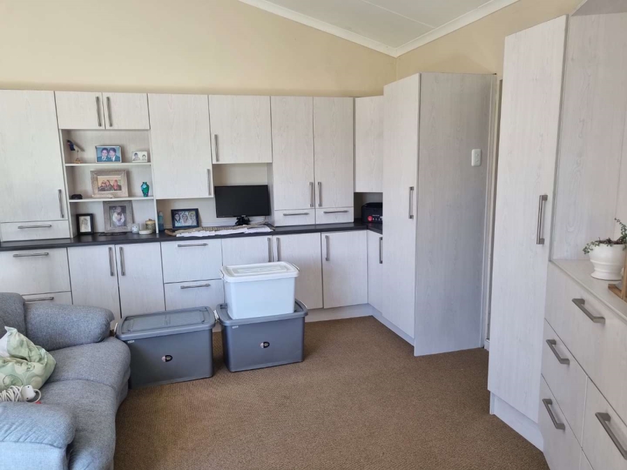 4 Bedroom Property for Sale in Bonza Bay Eastern Cape